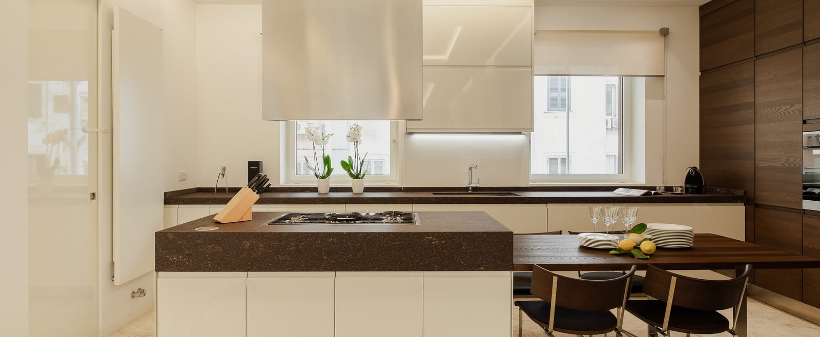 Zona pranzo dell'appartamento Grand Residence Roma (formato wide 1600x658)