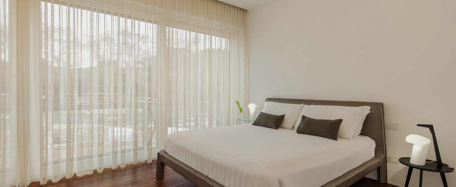 Zona pranzo dell'appartamento Grand Residence Roma (formato wide 1600x658)